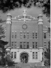 thumbs/CAMPUS 01 MARQUETTE HALL 1944.jpg